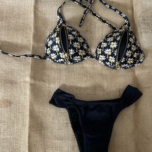 Floral Bikini Set with Daisy Print